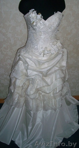 продам НОВЫЕ СВАДЕБНЫЕ ПЛАТЬЯ (2 шт) - Изображение #1, Объявление #296226