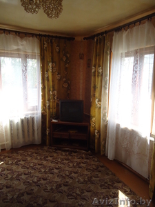 Полдома (Новинки) с участком 6 соток,   баня,  гараж на 2 авто,  погреб,  сад