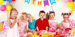 Пригласите на день рождения ведущего